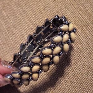Elegant Cream Teardrop Bracelet